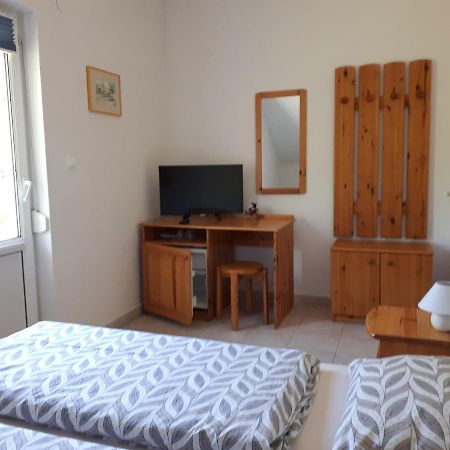 Borkuti Panzio Es Apartman Balatonszárszó Exterior foto