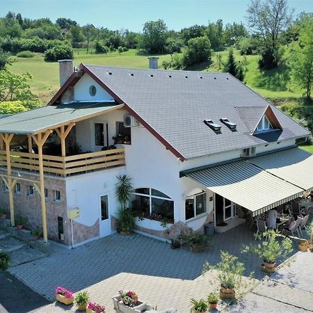 Borkuti Panzio Es Apartman Balatonszárszó Exterior foto