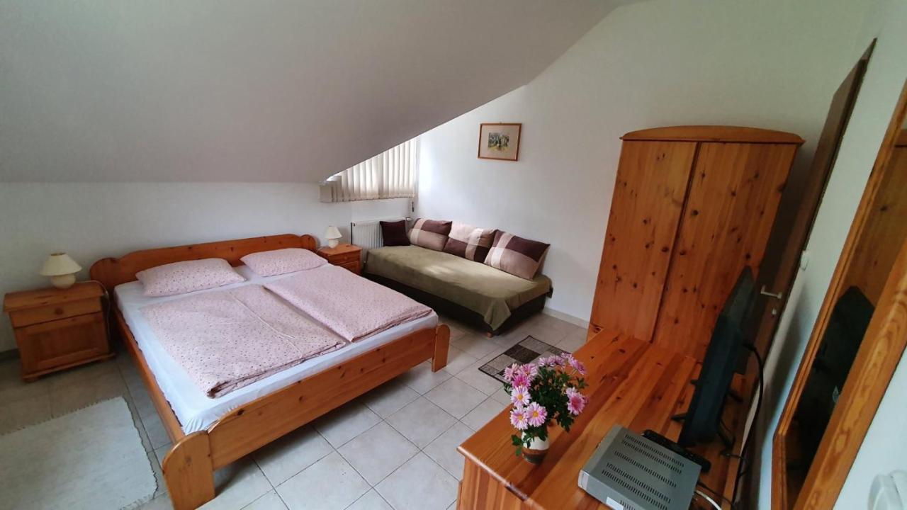 Borkuti Panzio Es Apartman Balatonszárszó Exterior foto